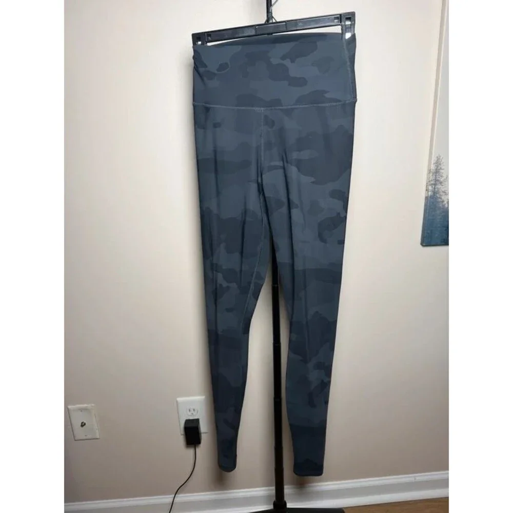 alo XS Gray/ Black Camo Leggings